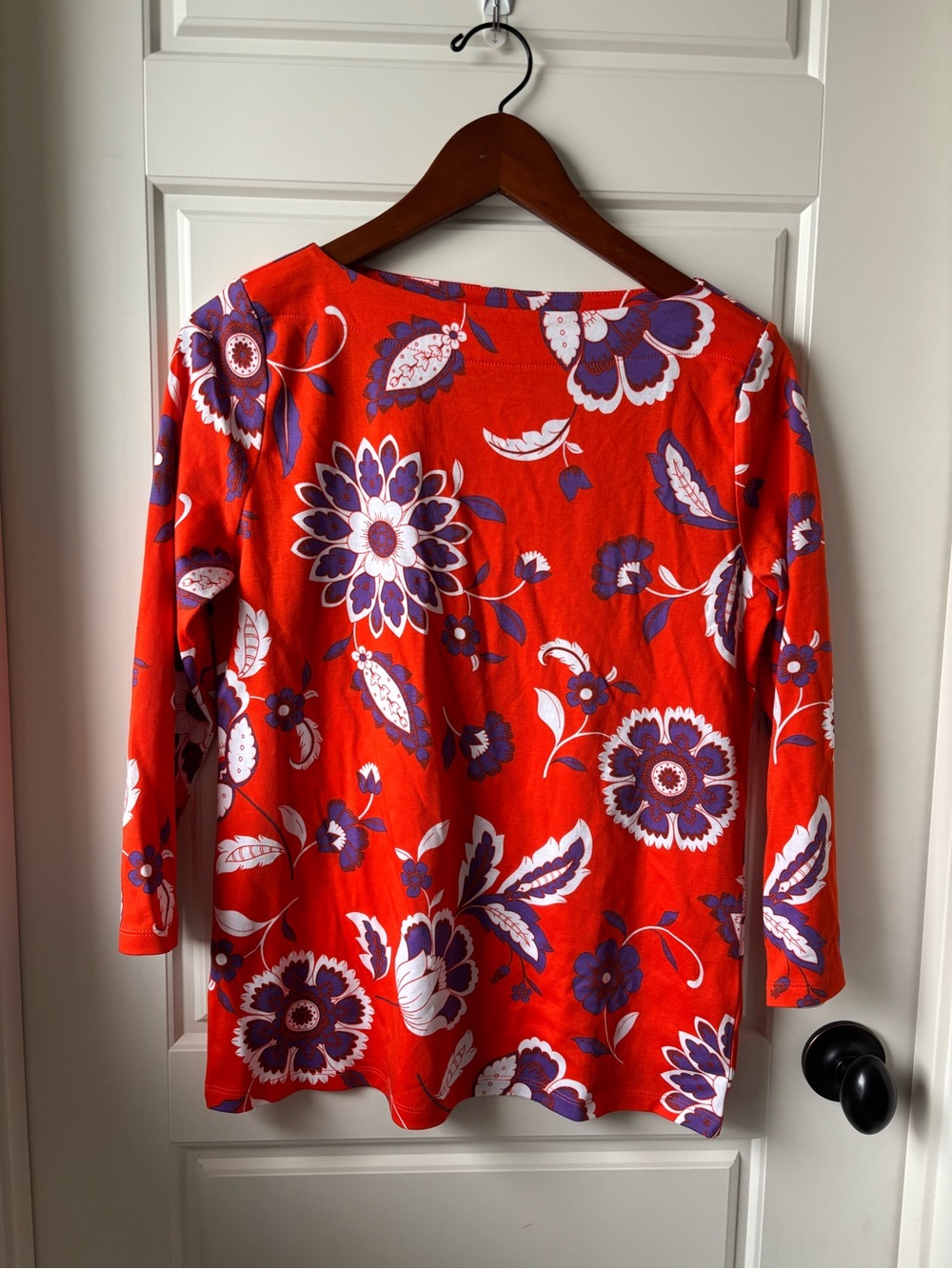 Ann Taylor Red Floral Long Sleeve Scoop Neck Top
